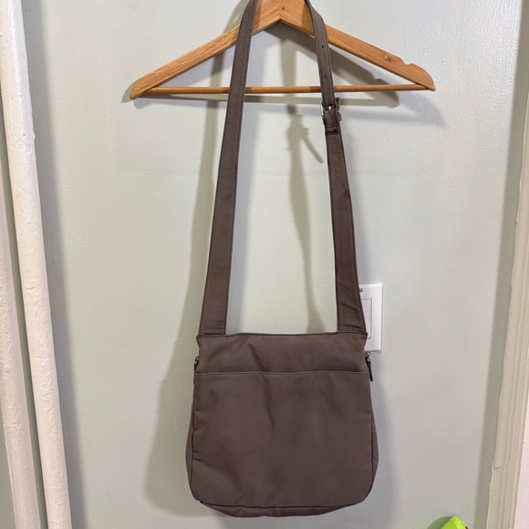 Hobo International Green Nylon Crossbody Bag Purse - Picture 1 of 6